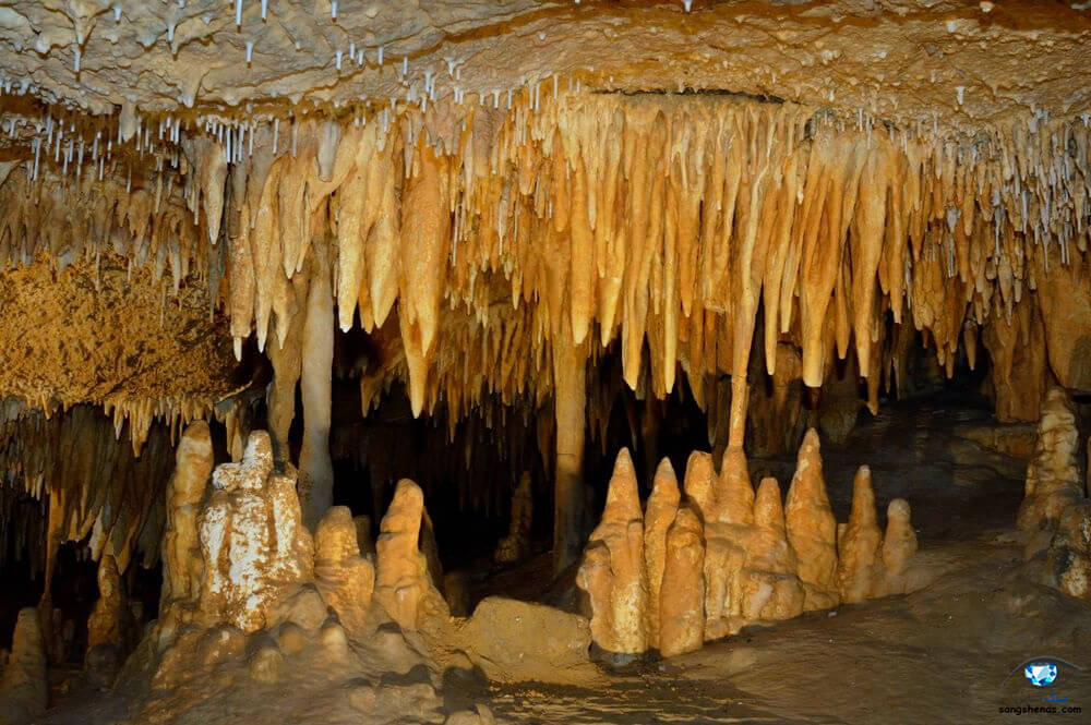 استالاکتیت های قندیلی شکل در غار luray ویرجینیا