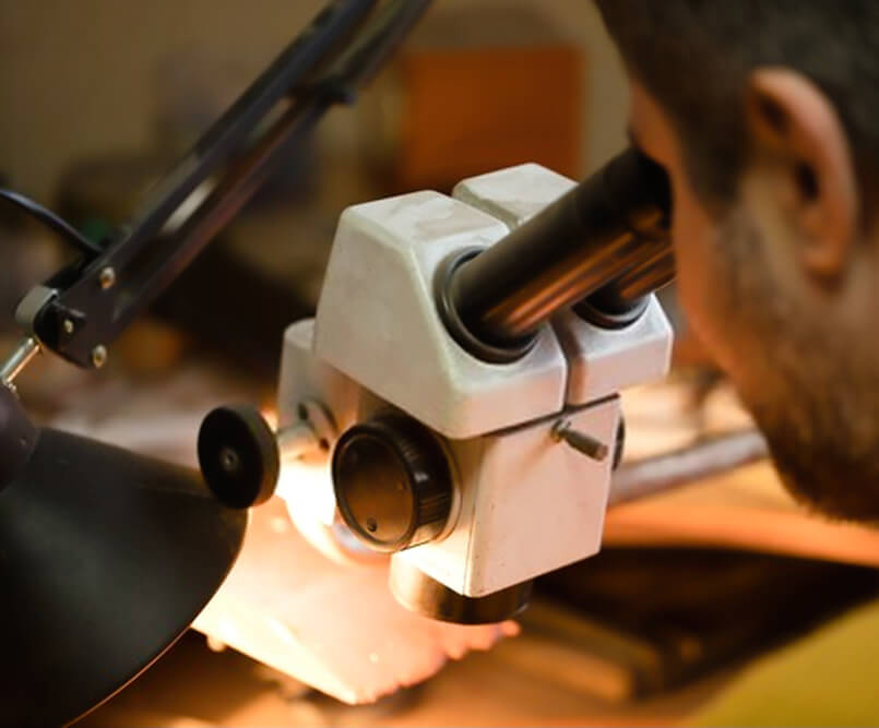 تشخیص سنگ قیمتی با میکروسکوپ گوهر شناسی