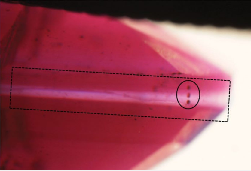 سه نقطه لیزری (دایره ای) با سایز میکرونی در روبی