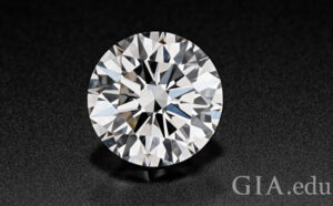 الماس 0.73 قیراطی دارای تراش Excellent ، رنگ J و پاکی VS1