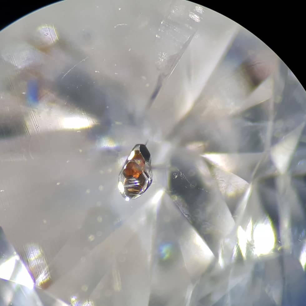 اینکلوژن کریستال معدنی در الماس