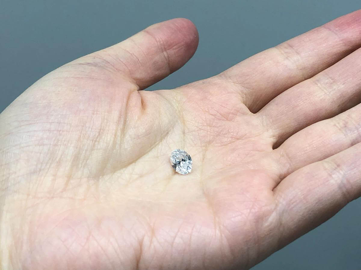قطعه الماس حاوی اینکلوژن رینگوودیت آبدار