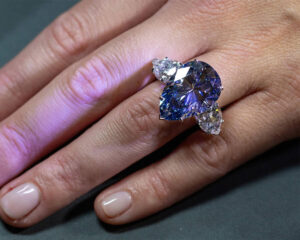 گران ترین انگشتر الماس آبی رویال Bleu royal