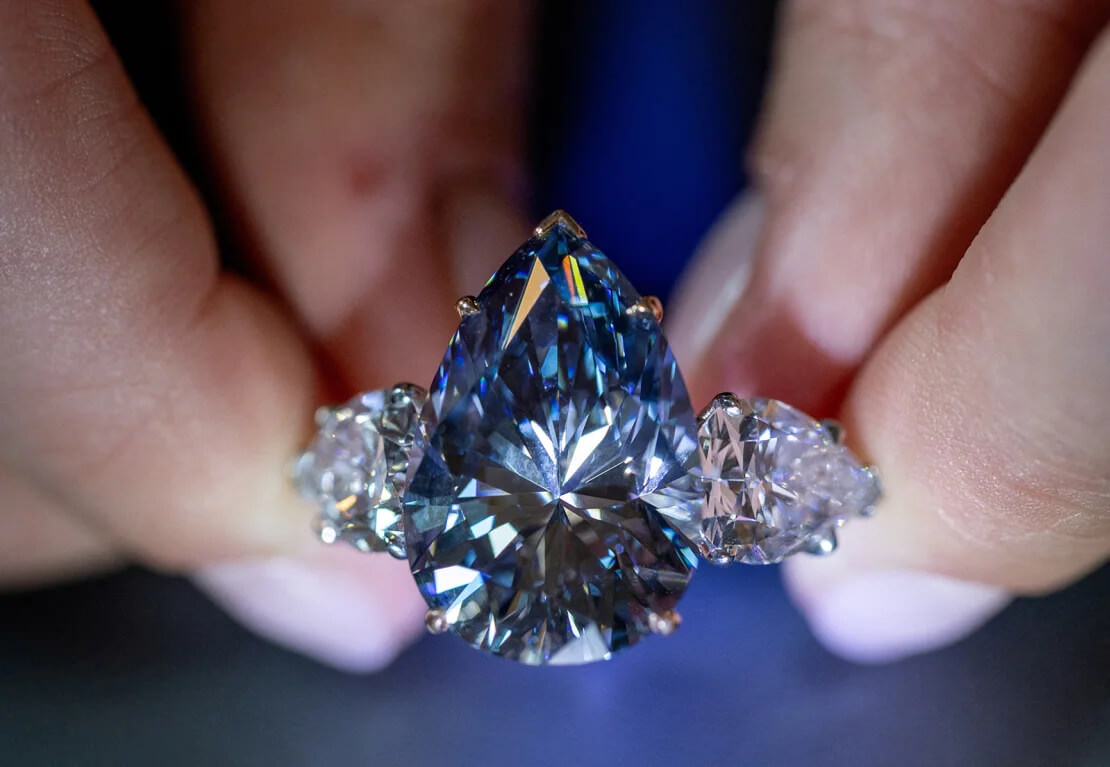 گران ترین انگشتر الماس آبی رویال Bleu royal