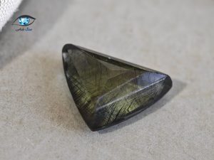 زبرجد طبیعی سه گوش 4.5 قیراط - تصویر 3